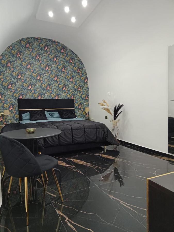 Casa Suite Del Cardinale เนเปิลส์ ภายนอก รูปภาพ
